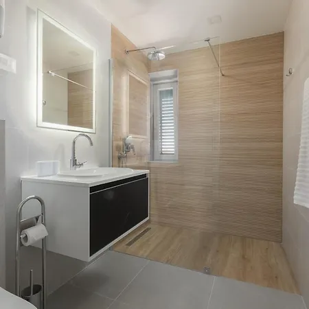 Sea Pearl In Centar Guest house Makarska